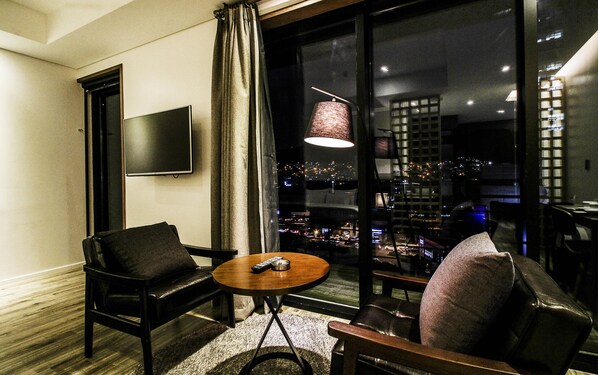 Terrace Twin - Free Netflix Service | Restaurant