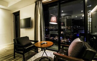 Terrace Twin - Free Netflix Service | Restoran