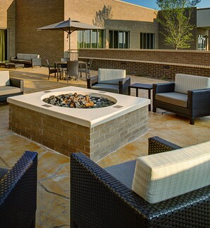 Terrace/patio - Courtyard by Marriott Dallas Carrollton (Carrollton)
