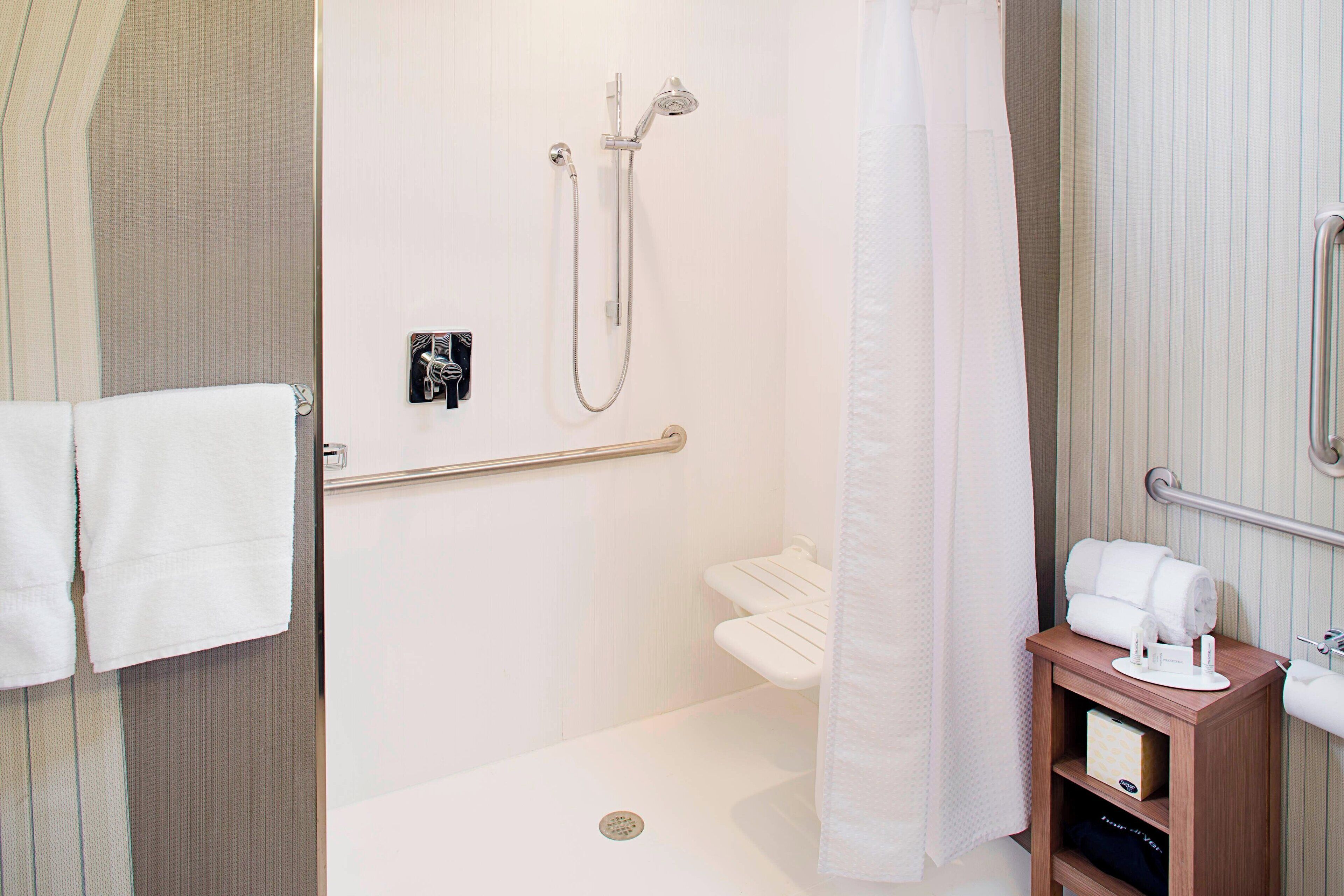 combined shower/bathtub, free toiletries, hair dryer, towels