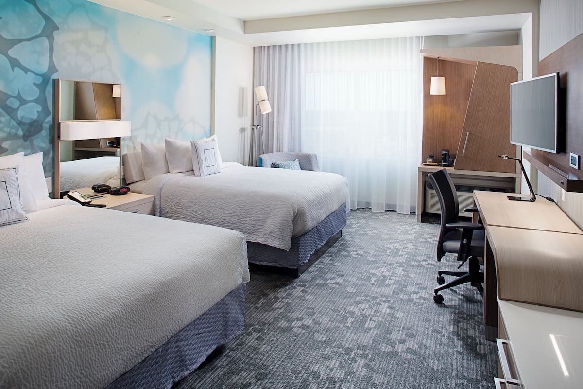 Premium bedding, down duvets, desk, laptop workspace