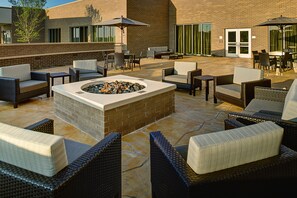 Terrace/patio - Courtyard by Marriott Dallas Carrollton (Carrollton)