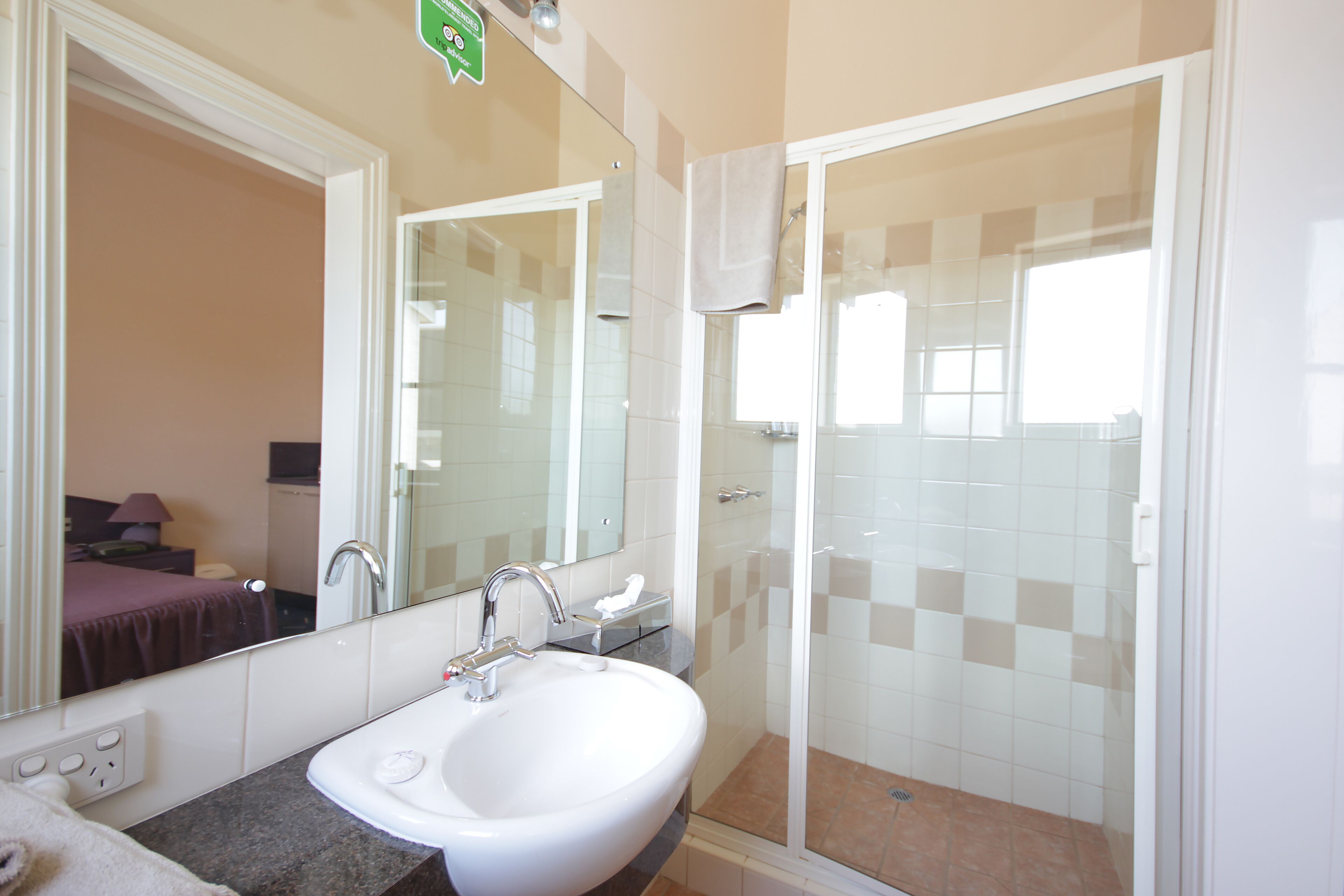 budget room | bathroom | shower, free toiletries, hair dryer, towels