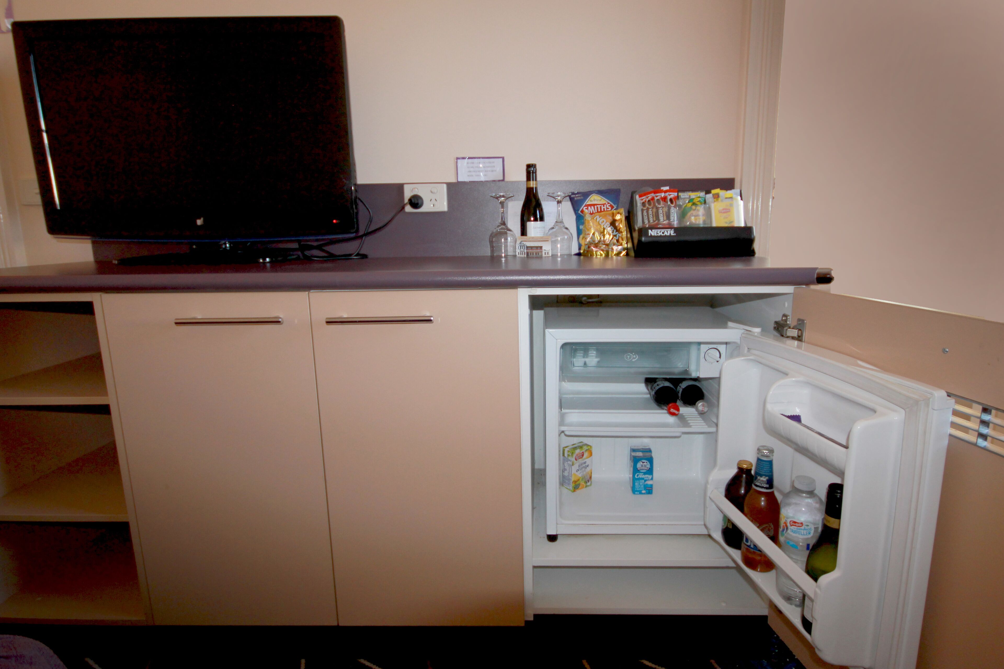 family room | desk, iron/ironing board, free wifi, bed sheets