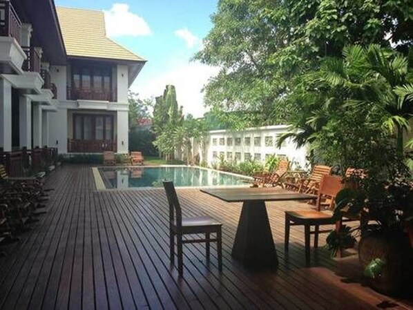 Breakfast, lunch, dinner served; Laotian cuisine 