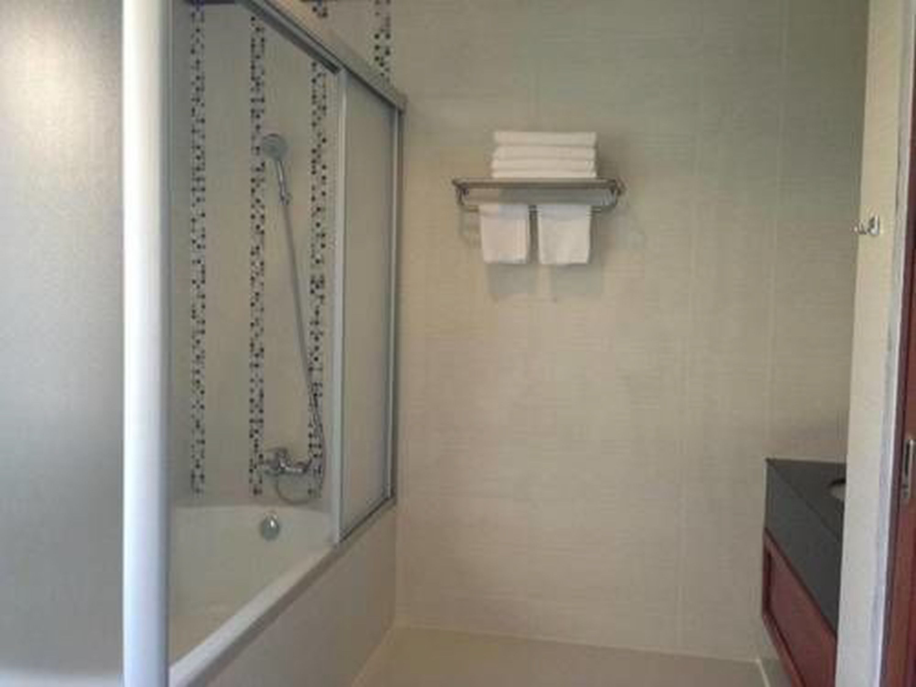 shower, free toiletries, hair dryer, slippers