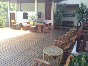 Breakfast, lunch, dinner served; Laotian cuisine 