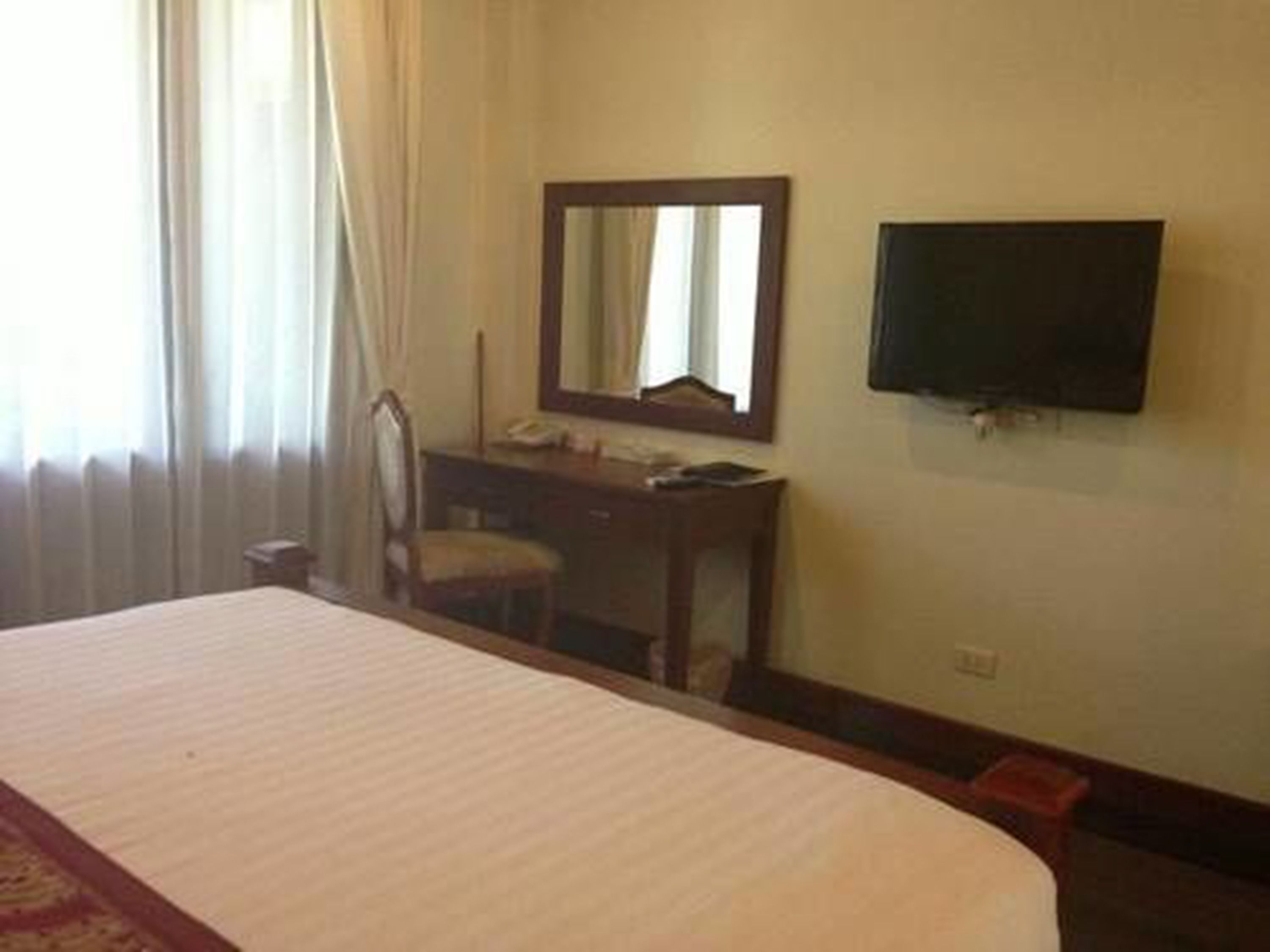 standard double | minibar, in-room safe, desk, rollaway beds