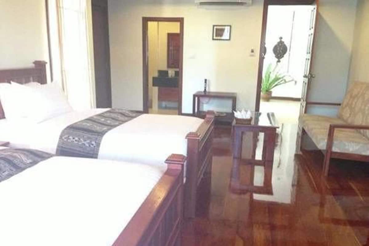 standard twin room | minibar, in-room safe, desk, rollaway beds