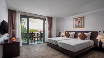 Dobbelt- eller tomannsrom – superior, 1 soverom, balkong, hageutsikt | Sengetøy av topp kvalitet, dundyner, minibar og safe på rommet