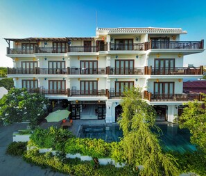 Front of property - Hoi An Odyssey Hotel (Da Nang)