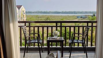 Dobbelt- eller tomannsrom – deluxe, balkong, elveutsikt | Utsikt fra balkong