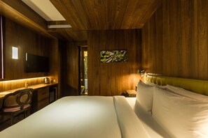 Premium bedding, free minibar, in-room safe, desk - Inhouse Residence (Taipei)