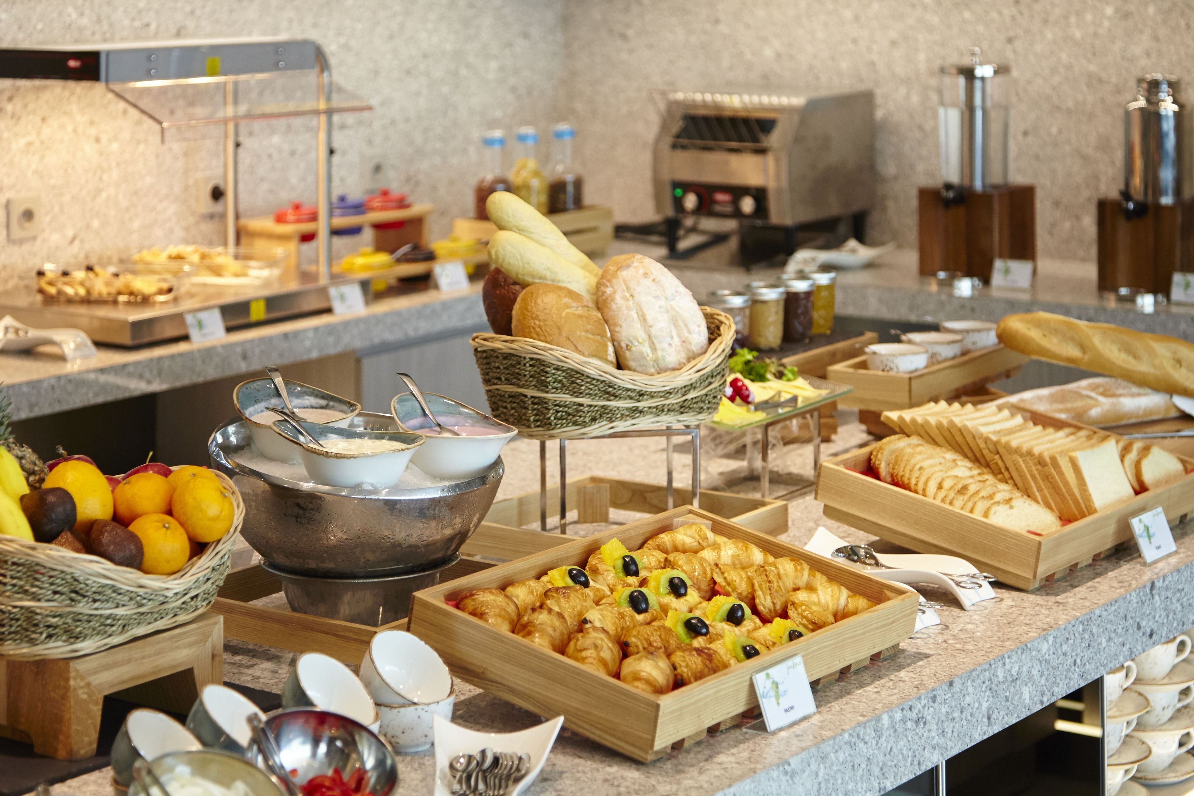 Daily buffet breakfast for a fee