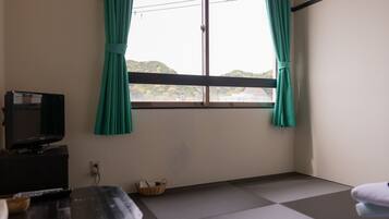 Japanese Style Room | In-room safe