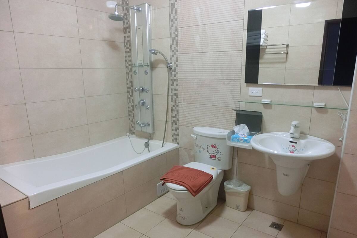 Deep-soaking bathtub