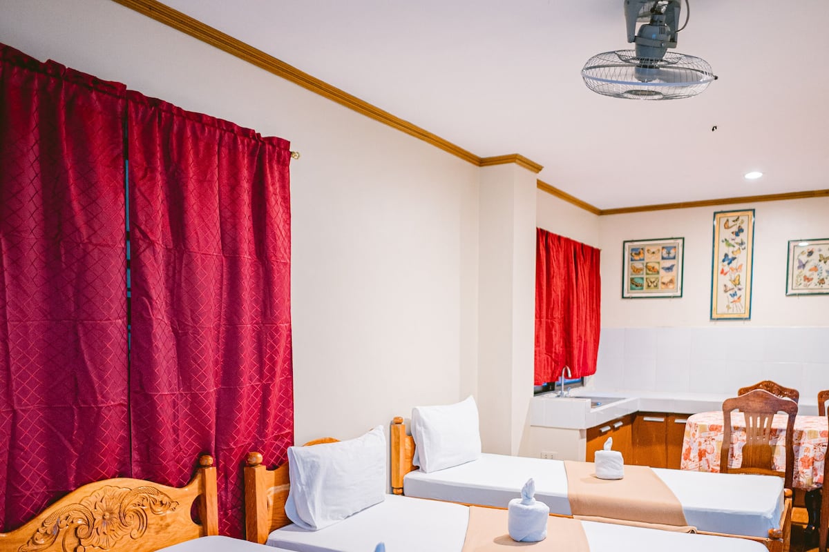Grand Room, Multiple Beds