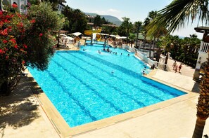 Outdoor pool, pool umbrellas, sun loungers