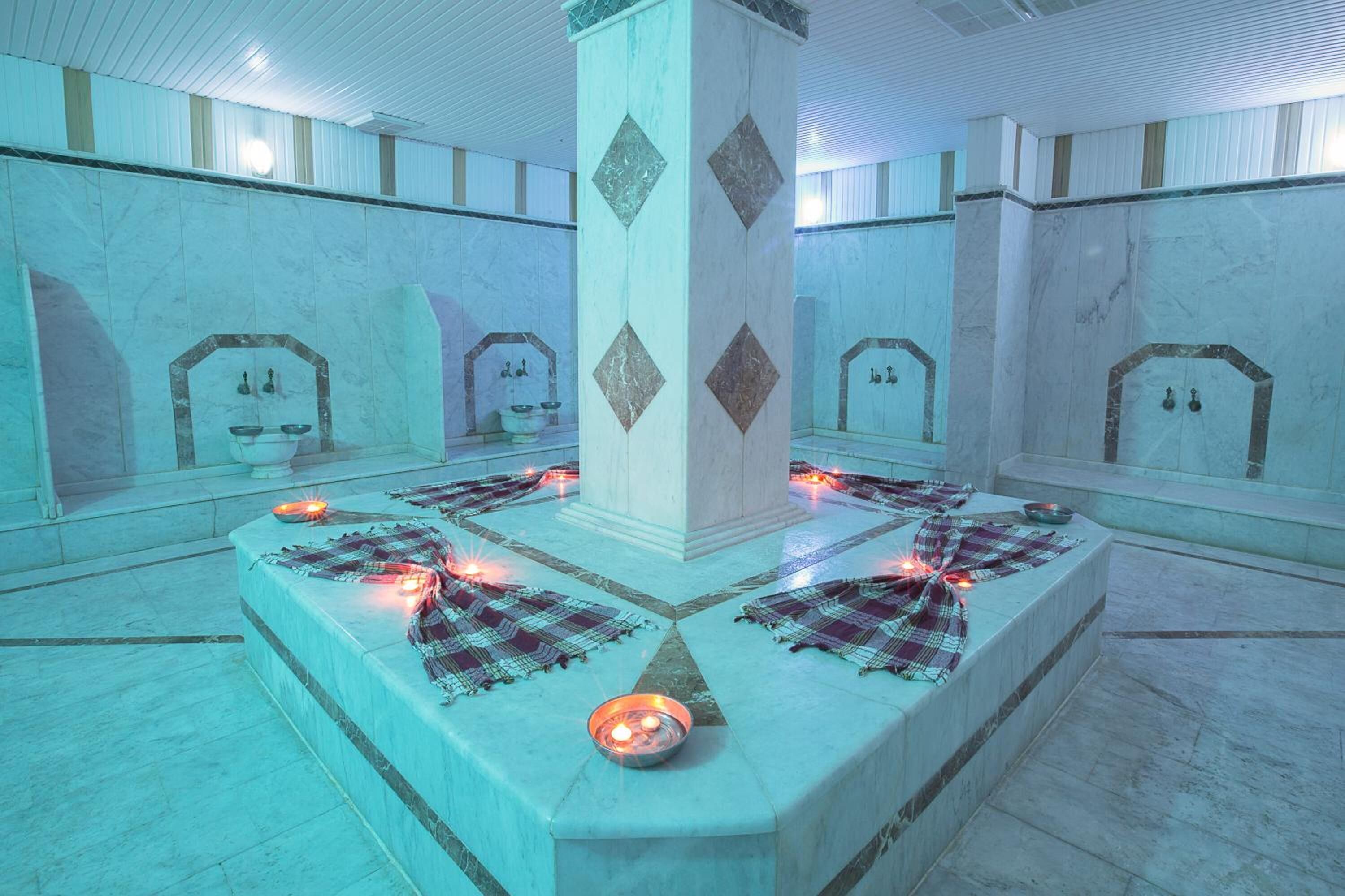 Badstue, tyrkisk bad/hamam, massasje med varme steiner og kroppsskrubb