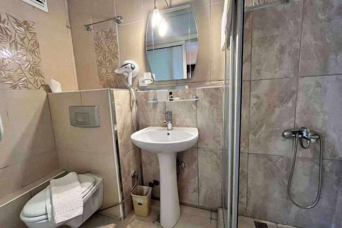 Badkamer | Gratis toiletartikelen, een haardroger