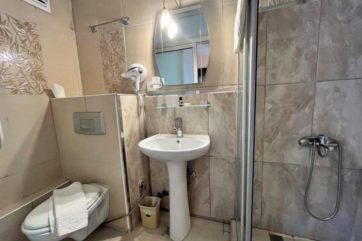 Bathroom | Free toiletries, hair dryer
