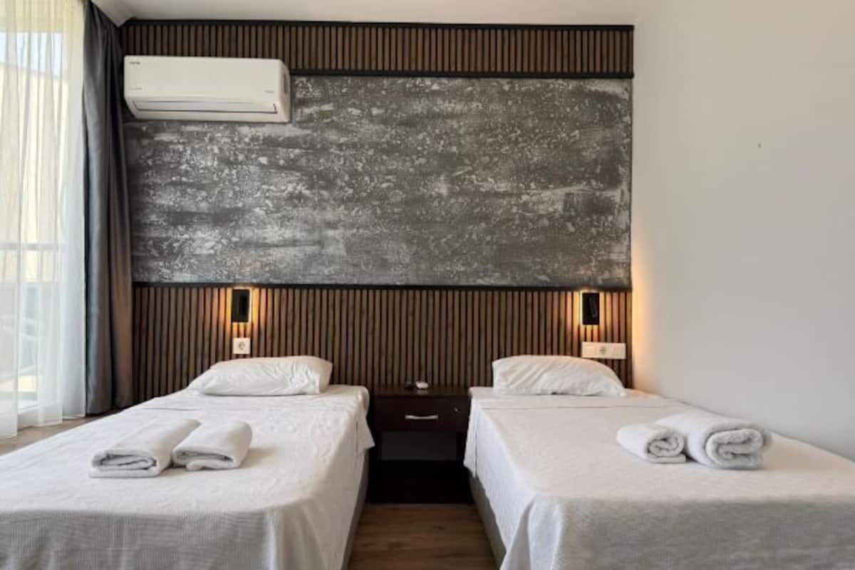 In-room safe, free WiFi, bed sheets