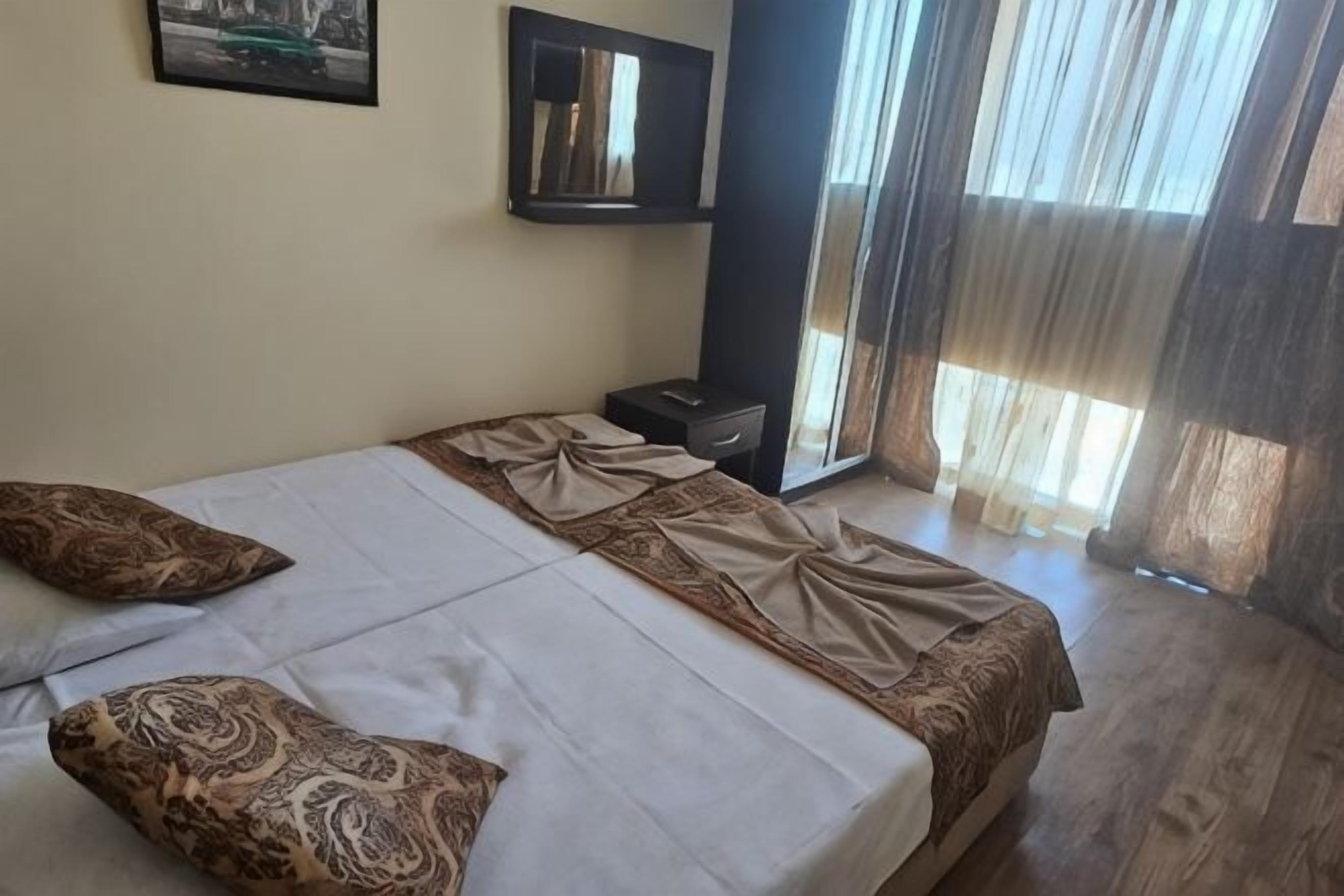 In-room safe, free WiFi, bed sheets