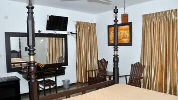 Standard Twin Room | Minibar, in-room safe, rollaway beds, free WiFi