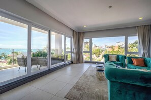 Senior Suite | Balcony view - Queenco Entertainment Resort (Sihanoukville)