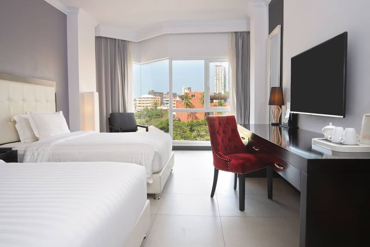 1 bedroom, pillow-top beds, minibar, in-room safe
