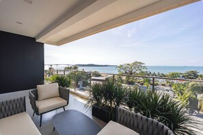 Senior Suite | Beach/ocean view - Queenco Entertainment Resort (Sihanoukville)