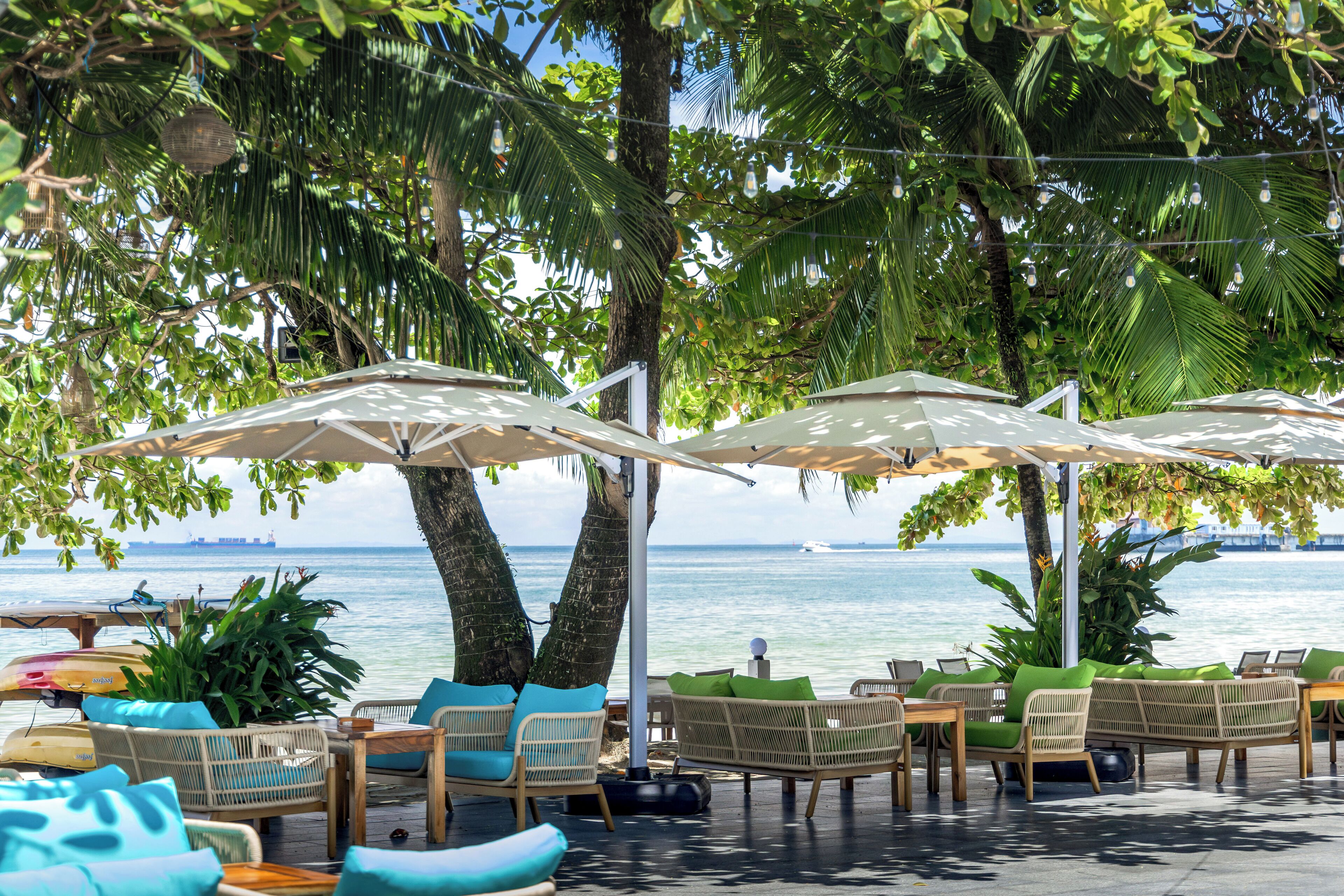 2 bars/lounges, poolside bar, beach bar