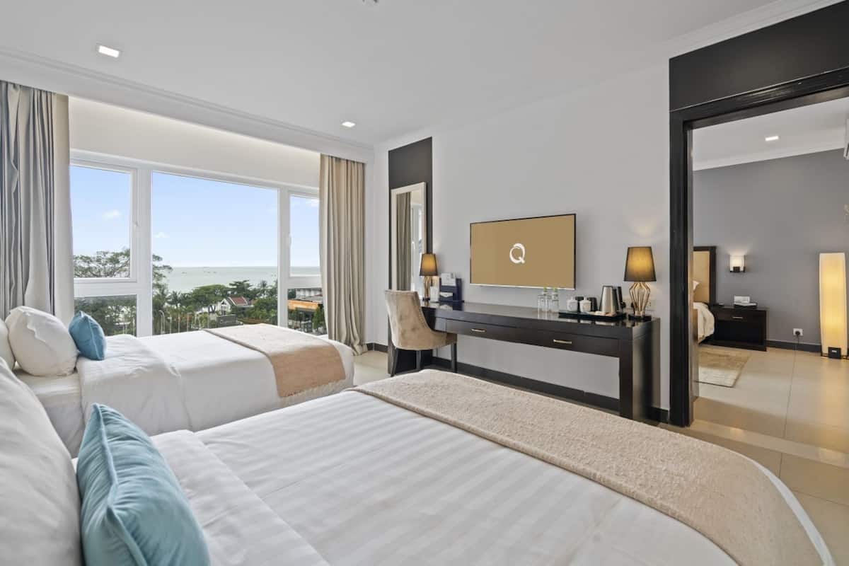 Premium Twin Tower Building | 1 bedroom, pillowtop beds, minibar, in-room safe