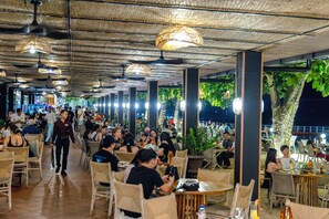 4 restaurants, breakfast, lunch, dinner served; Asian cuisine  - Queenco Hotel & Casino (Sihanoukville)