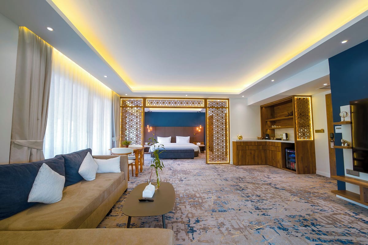 Executive Suite, 1 King Bed, Sea View
