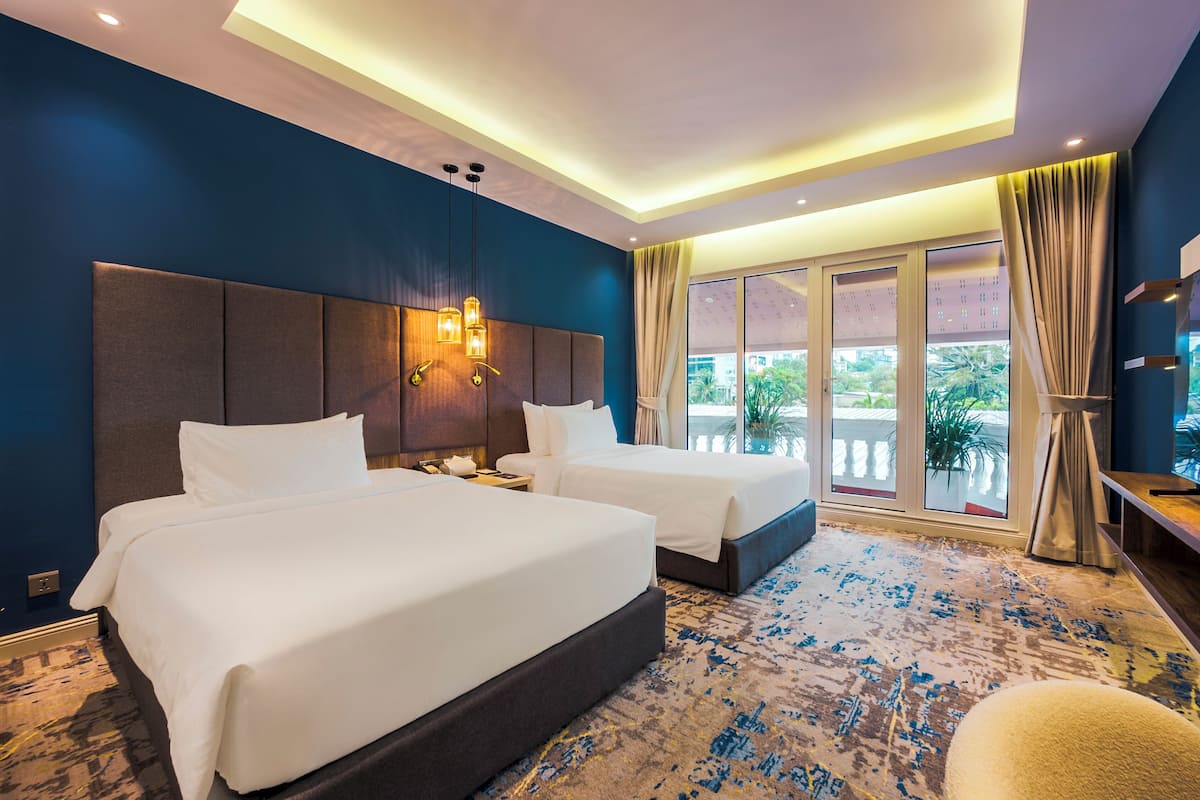 Premium Twin Room, 2 Double Beds, City View, Beachfront