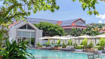 室外泳池;08:00 至 23:00 開放;免費小屋、泳池傘