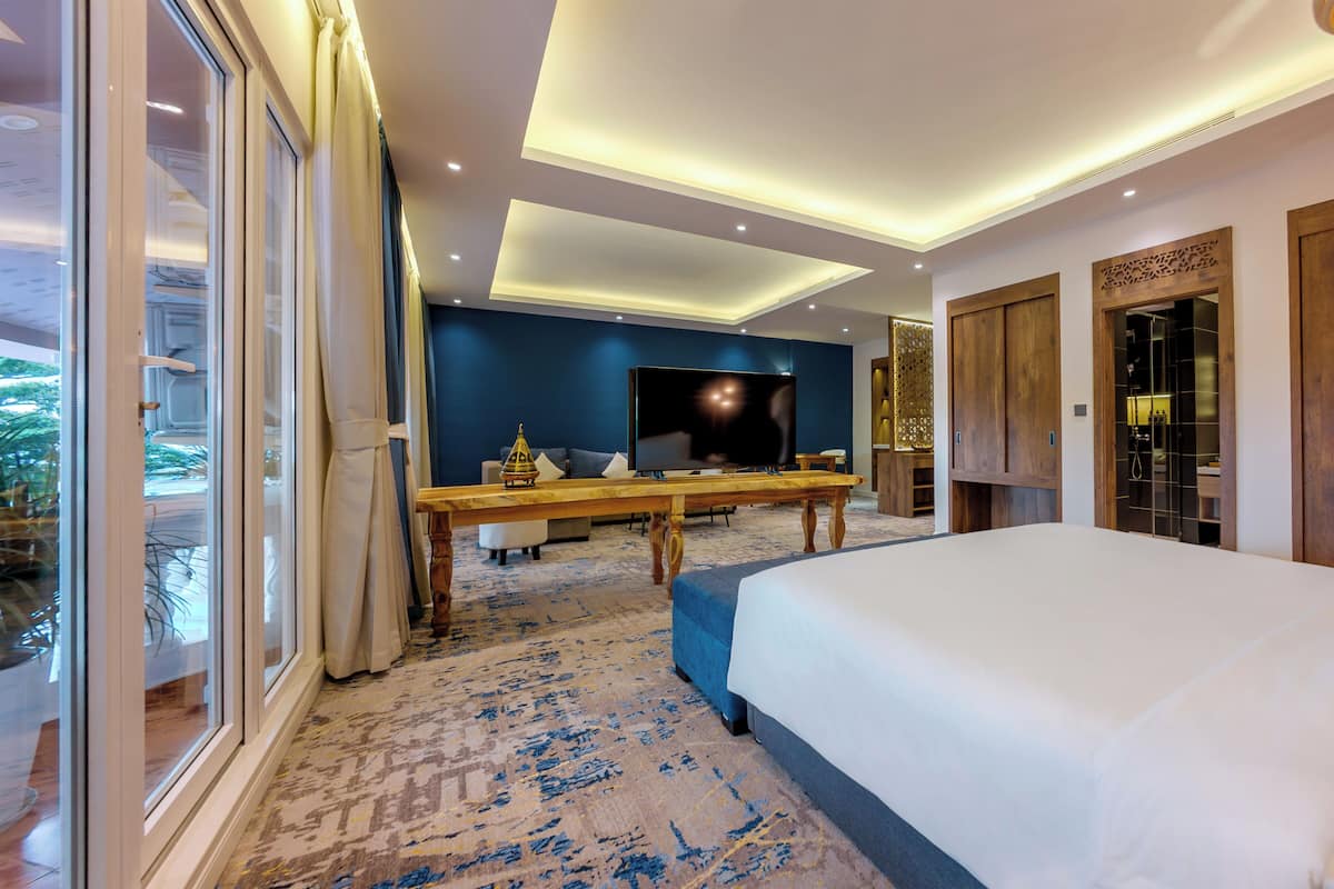 Habitació doble de luxe, 1 dormitori, vistes a la ciutat | 1 dormitori, matalassos amb encoixinament addicional i minibar