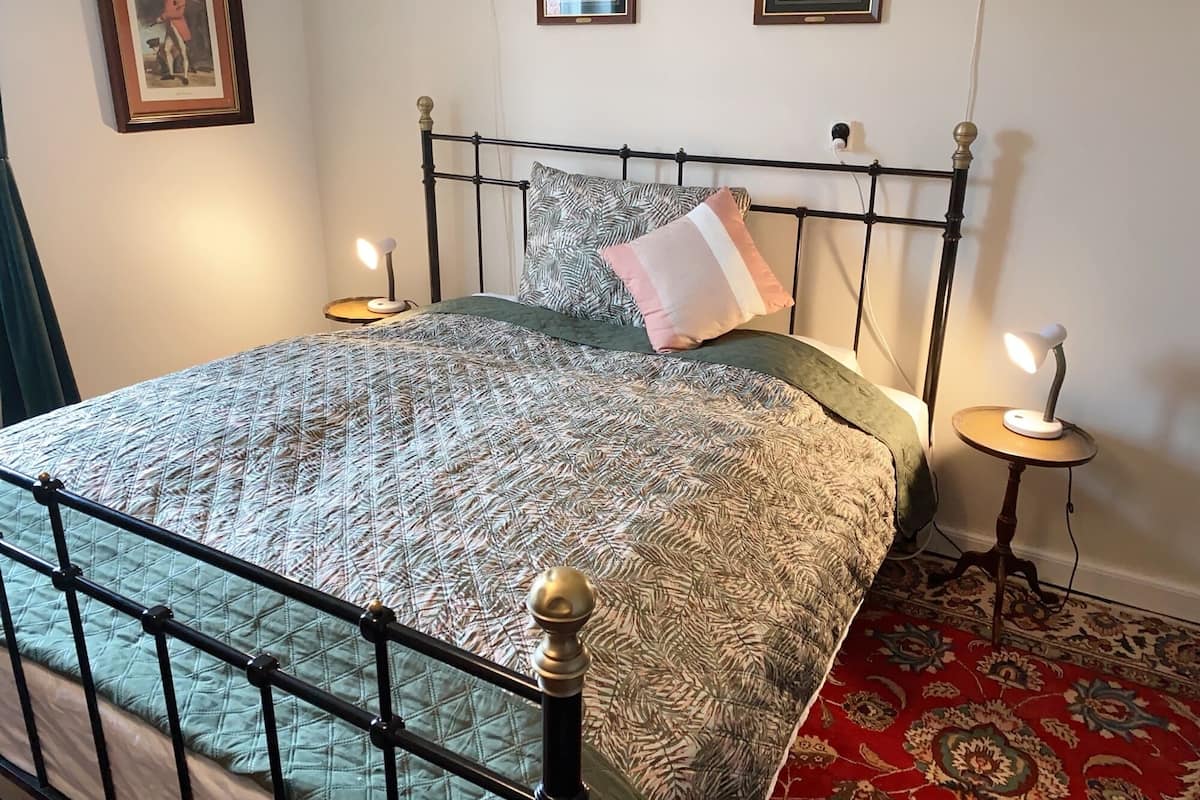 Emmaværelset | 1 bedroom, pillow-top beds, minibar, individually decorated