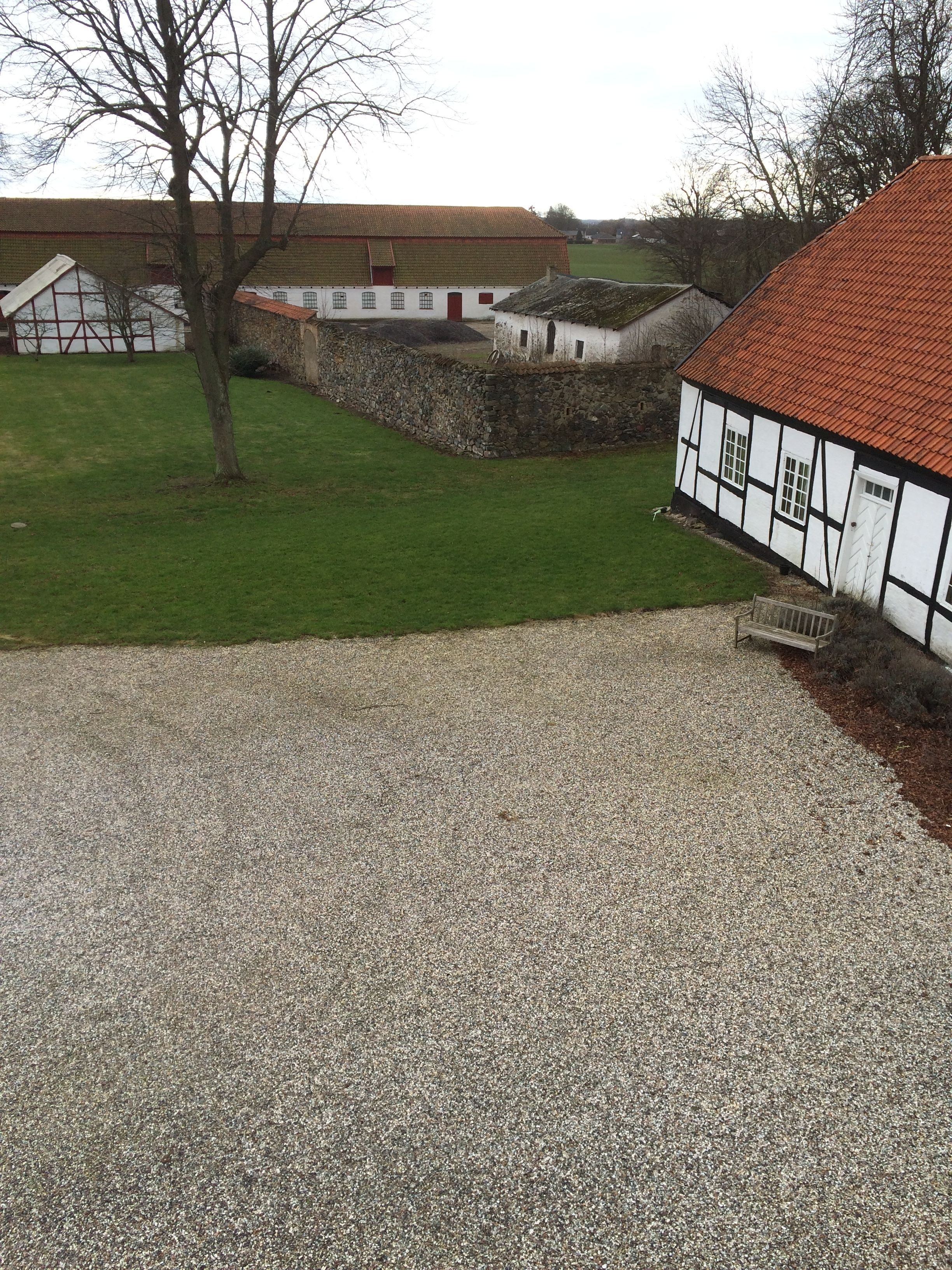 Senge med topmadrasser, minibar, individuelt design