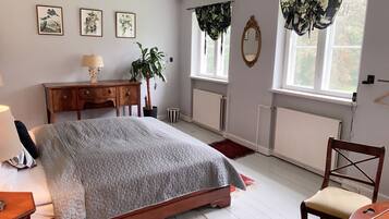 1 chambre, surmatelas, minibar, décoration personnalisée
