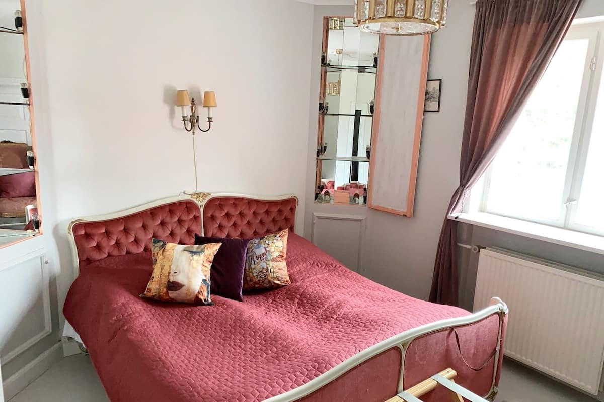 Sydværelset | 1 bedroom, pillow-top beds, minibar, individually decorated
