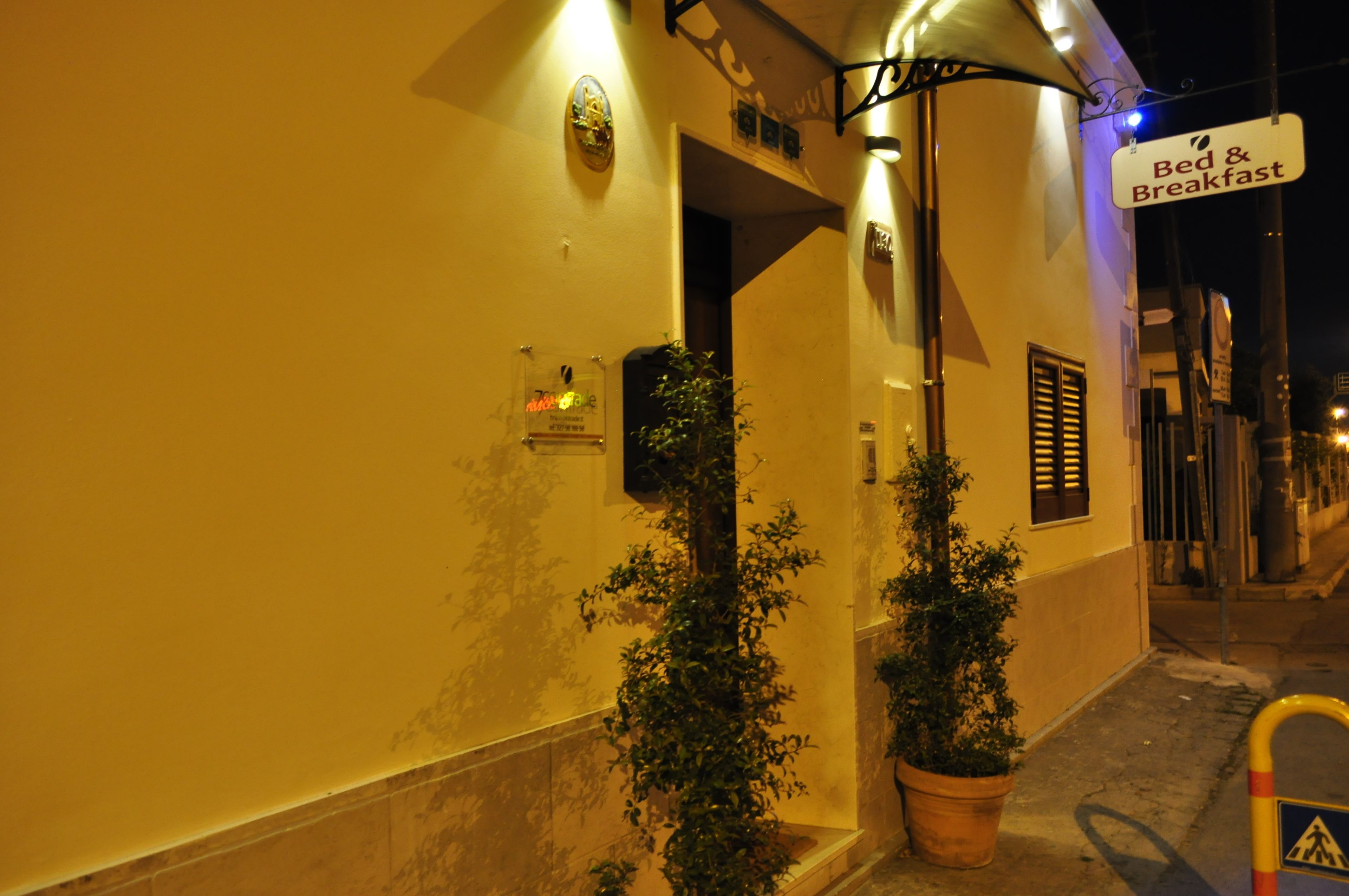 Chambre Triple Confort, 1 chambre, salle de bains privée | Articles gratuits dans le mini-bar, coffres-forts dans les chambres