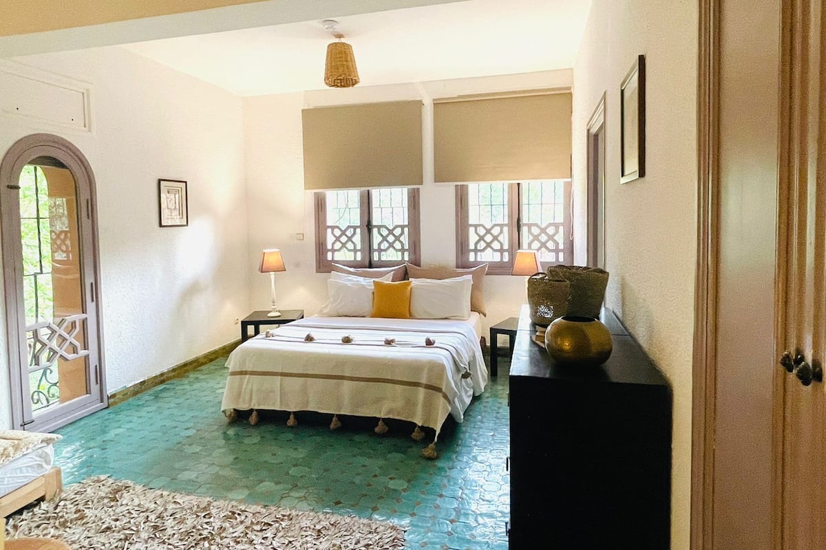 Elite Double Room | Premium bedding, blackout drapes, WiFi (free)