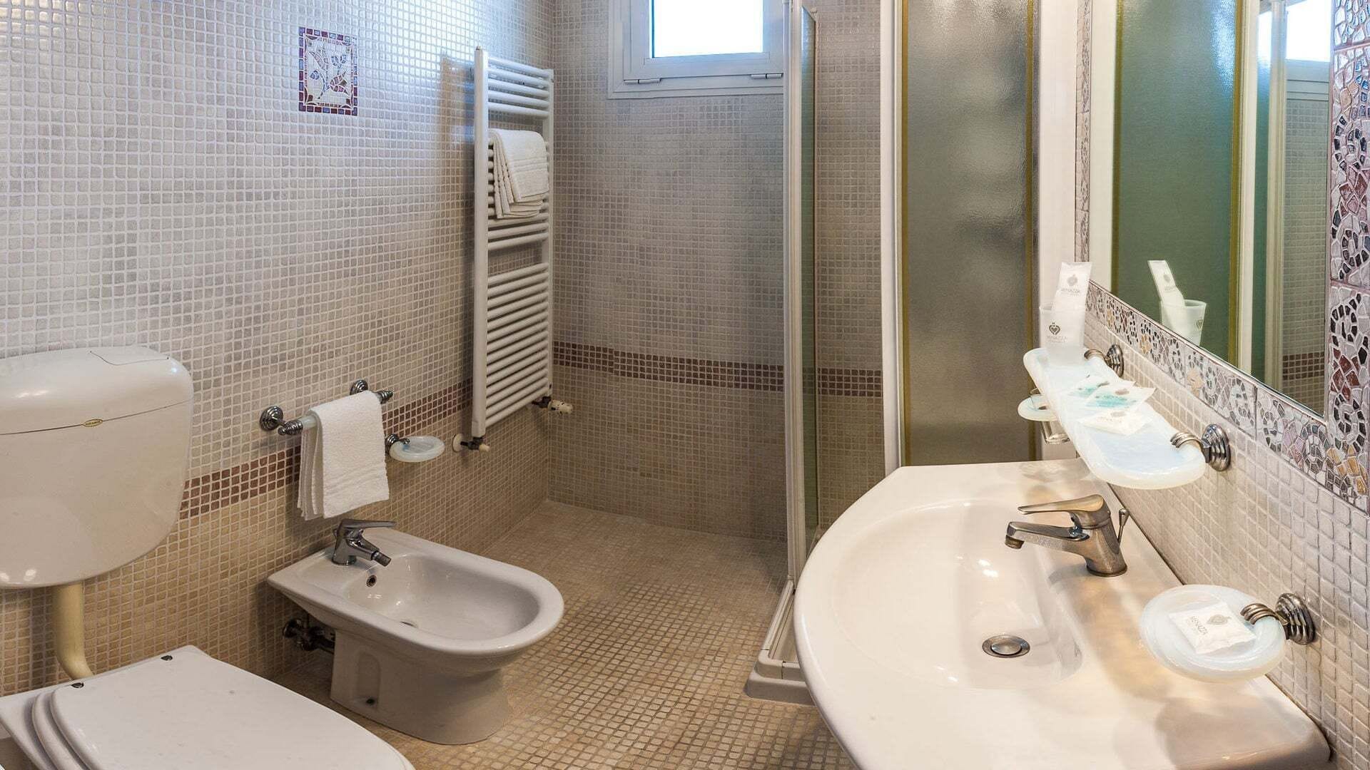 shower, free toiletries, towels