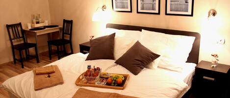 Double Room Single Use, 1 King Bed, Bathtub