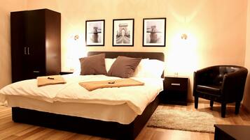Deluxe Triple Room, Private Bathroom | Premium bedding, minibar, in-room safe, desk