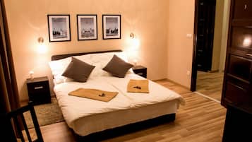 Deluxe Double Room, Private Bathroom | Premium bedding, minibar, in-room safe, desk
