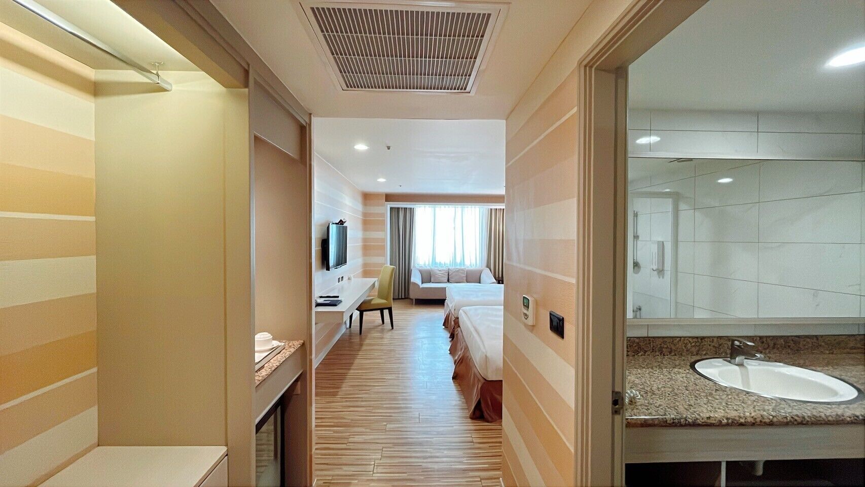 家庭四人房, 2 張標準雙人床, 非吸煙房 | 羽絨被、筆電工作空間、遮光布/窗簾、免費無線上網