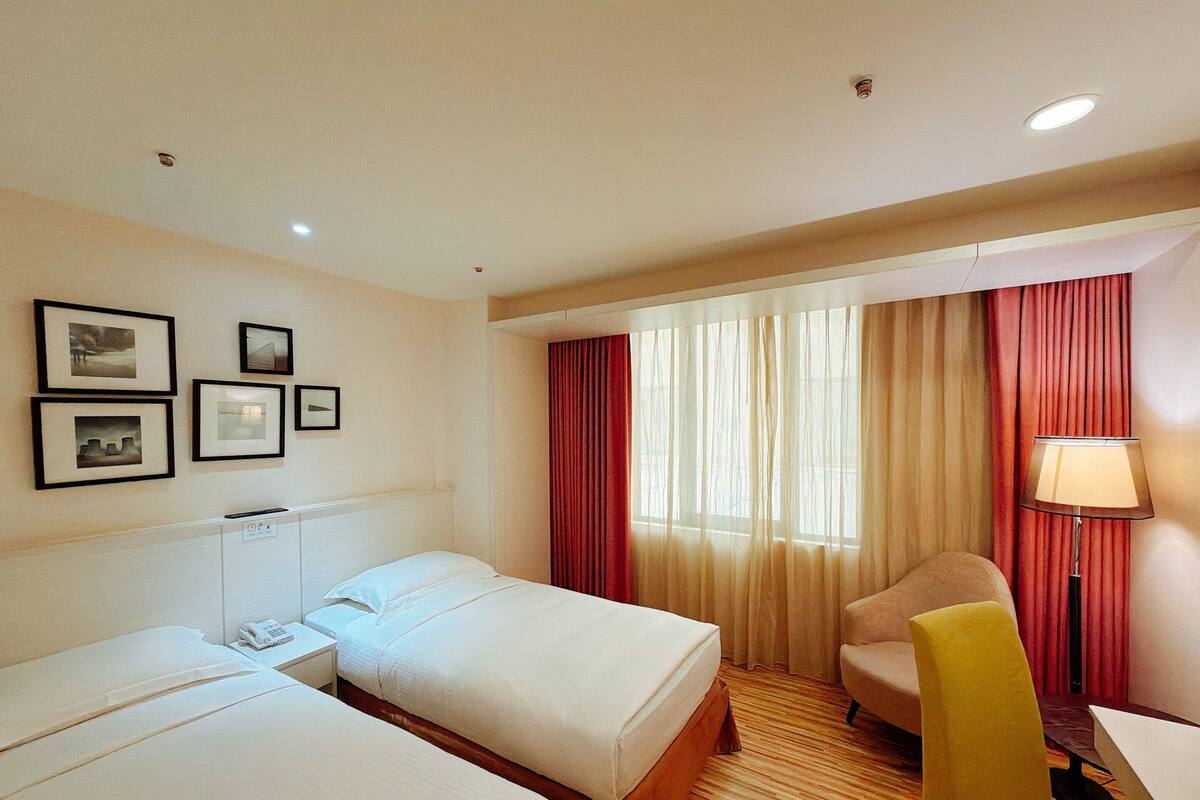 Habitación Business doble, 2 camas individuales, no fumadores | Edredones de plumas y espacio para trabajar con un portátil